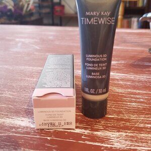 Discontinued! Ivory 160 N (Neutral)  Luminous 3D Foundation  Normal to Dry Skin